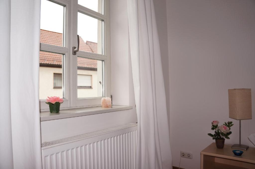 Gasthof Zur Post Neunkirchen am Brand ภายนอก รูปภาพ