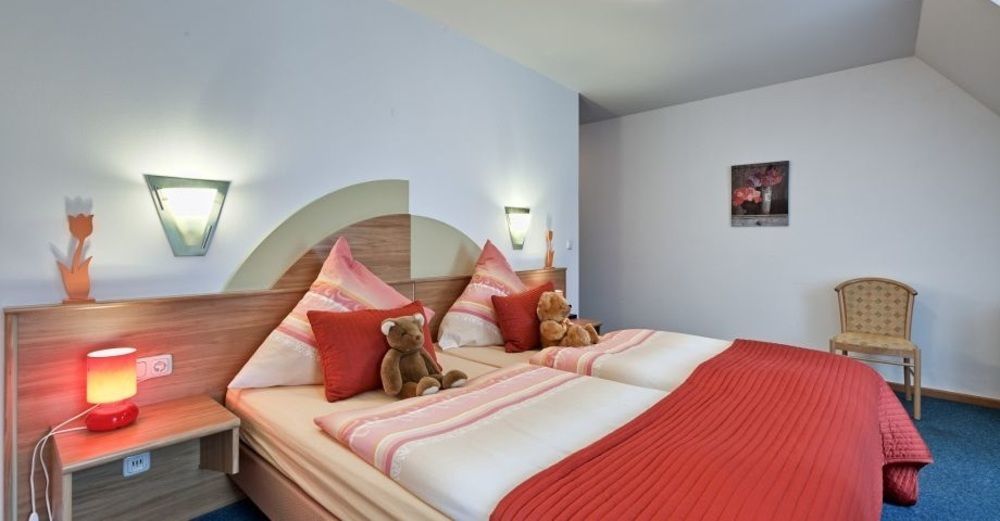 Gasthof Zur Post Neunkirchen am Brand ภายนอก รูปภาพ