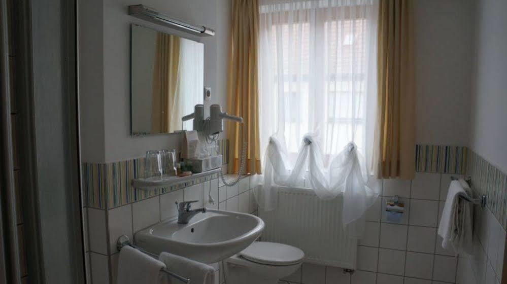 Gasthof Zur Post Neunkirchen am Brand ภายนอก รูปภาพ